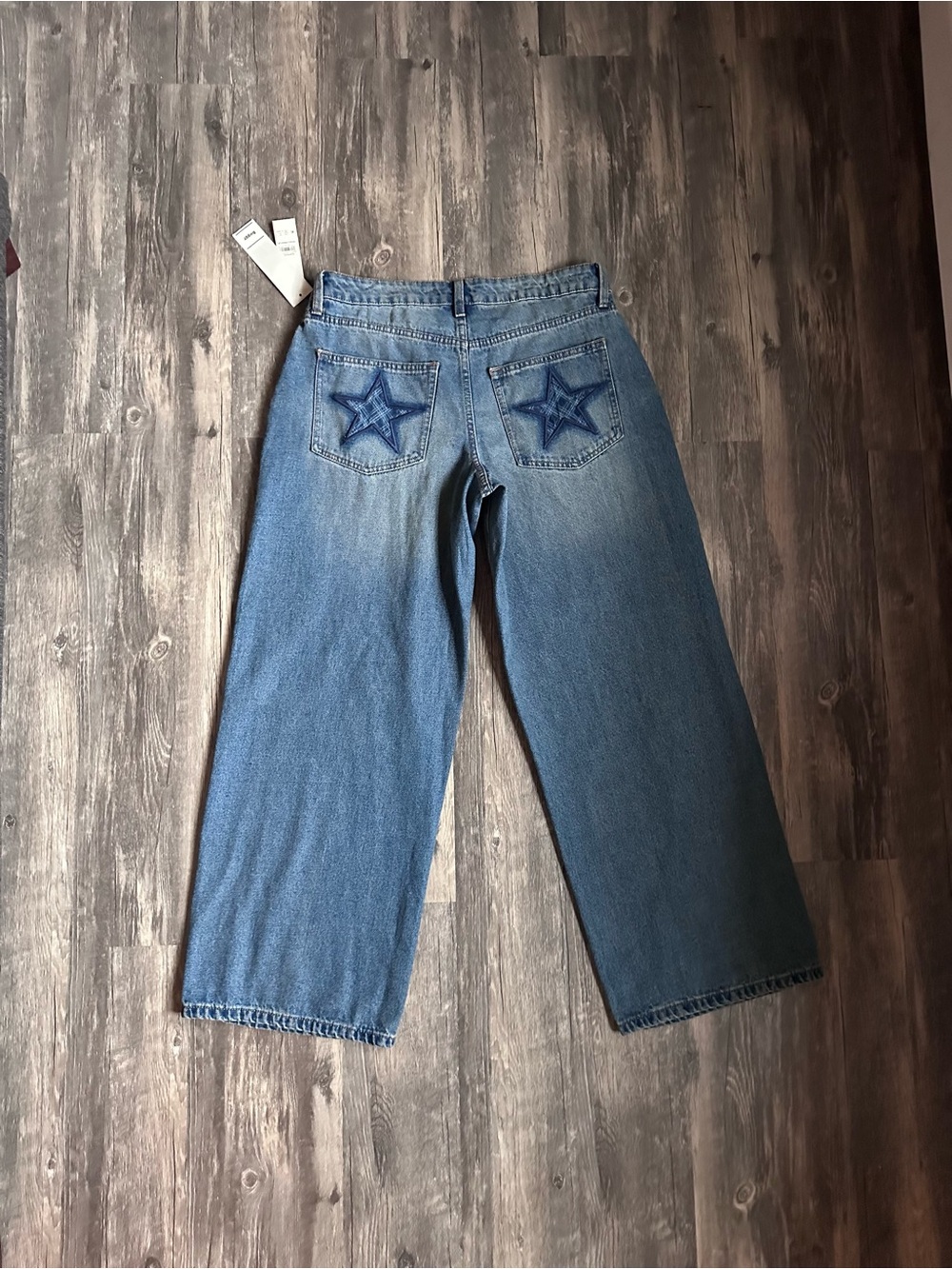 No Boundaries Men's Mid-Blue Relaxed Wide-Leg Jeans with Star Back Pockets